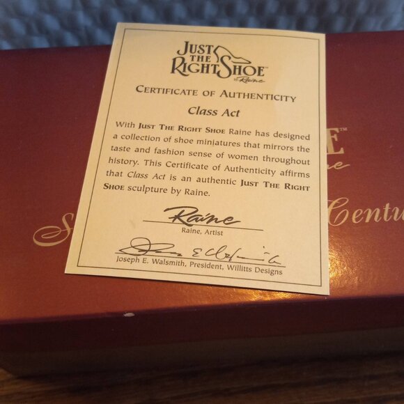 Just The Right Shoe  By Raine Class Act  Mini Figurine 25042 - Picture 11 of 12